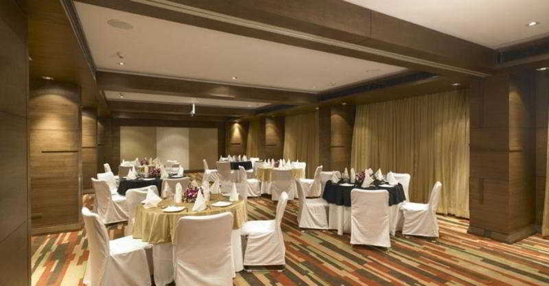 Four Points By Sheraton Ahmedabad Exterior photo
